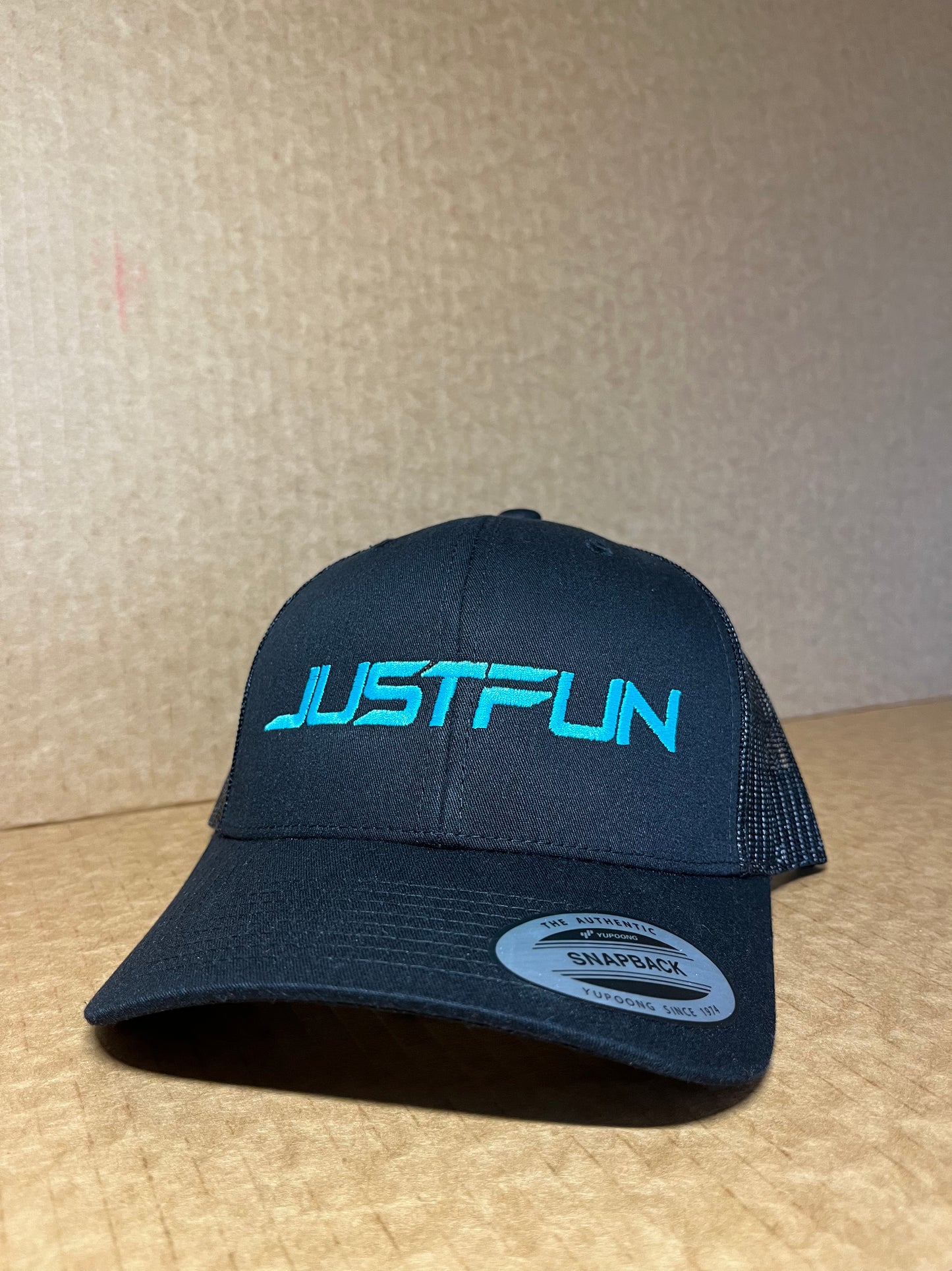 JUSTFUN Trucker Hat Rounded Embroidered Sharp Black/Teal